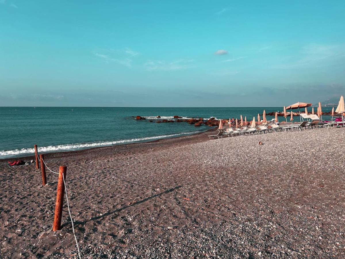 Appartamento Al Mare Ventimiglia Exterior foto